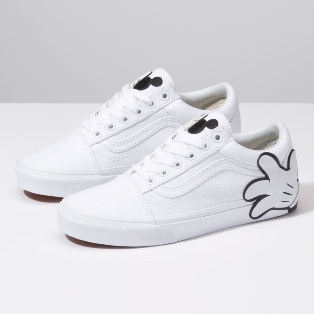 Disney x Vans Old Skool Mickey Mouse Hand - Sz US M7/W8.5